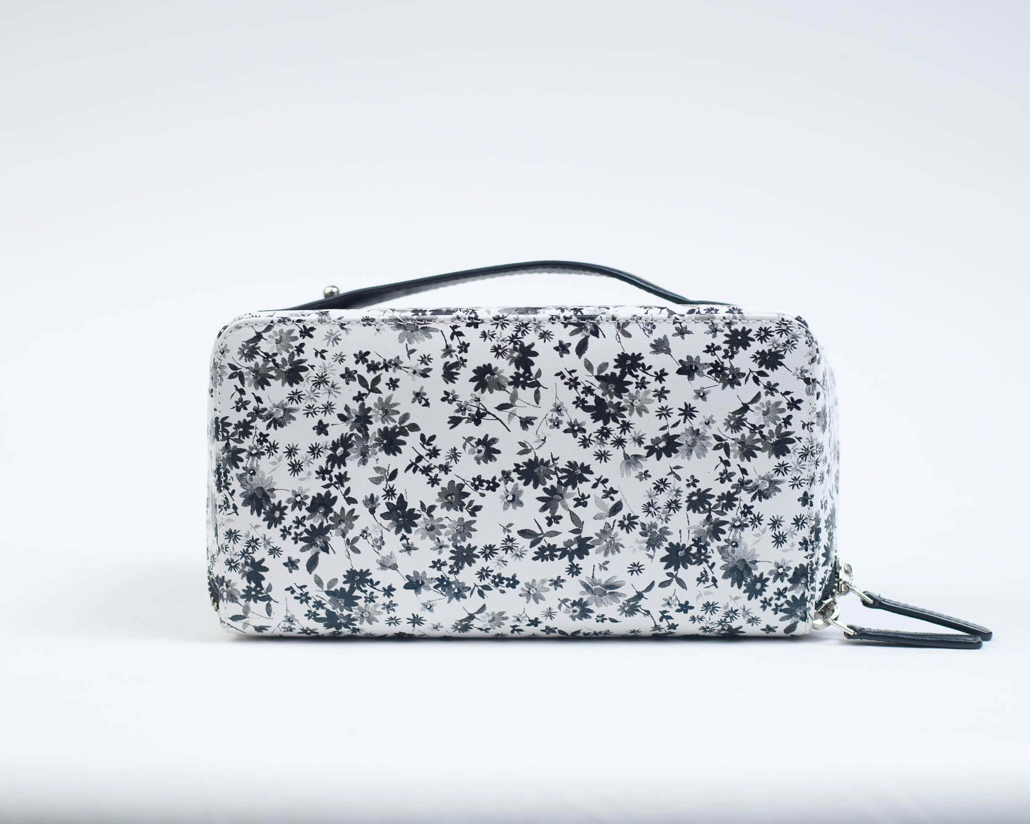 ZYRA - BLACK & WHITE