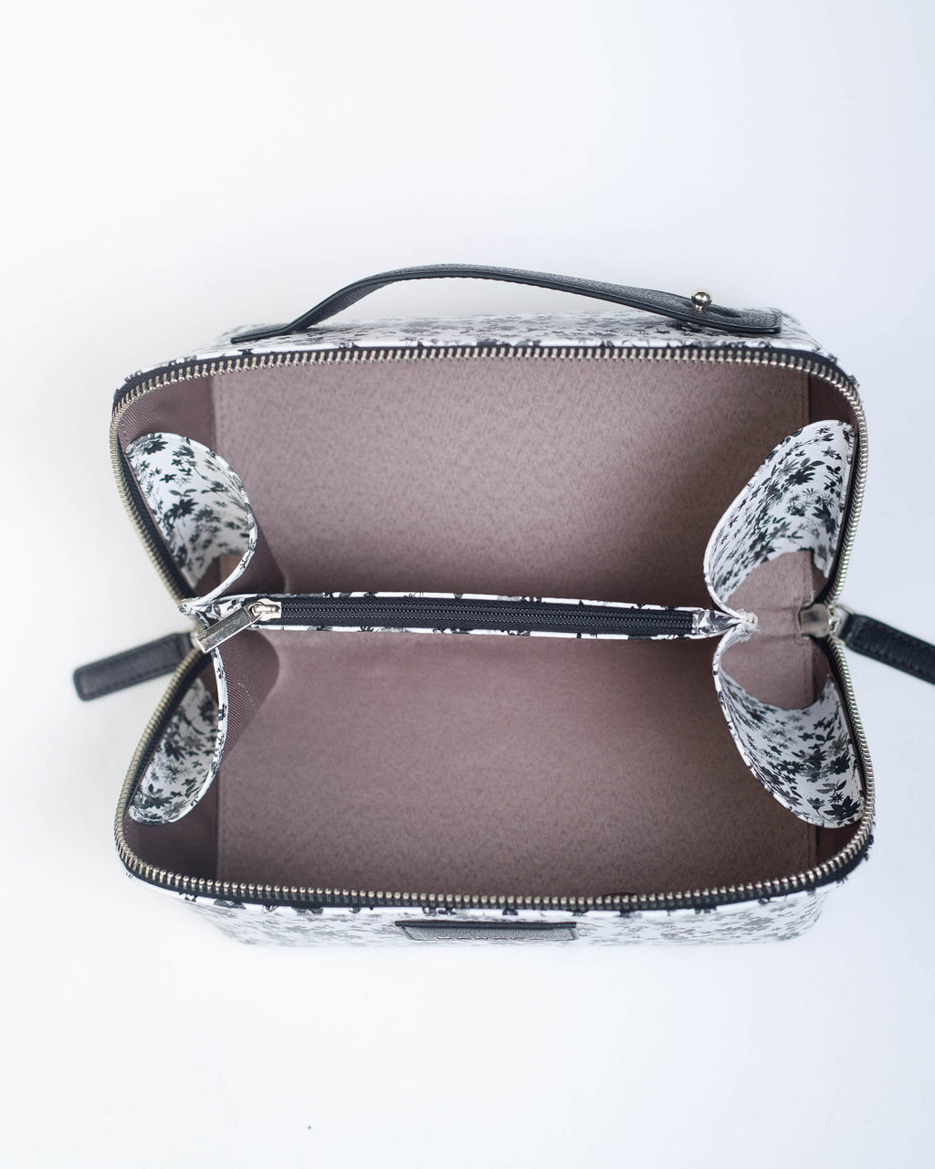 ZYRA - BLACK & WHITE