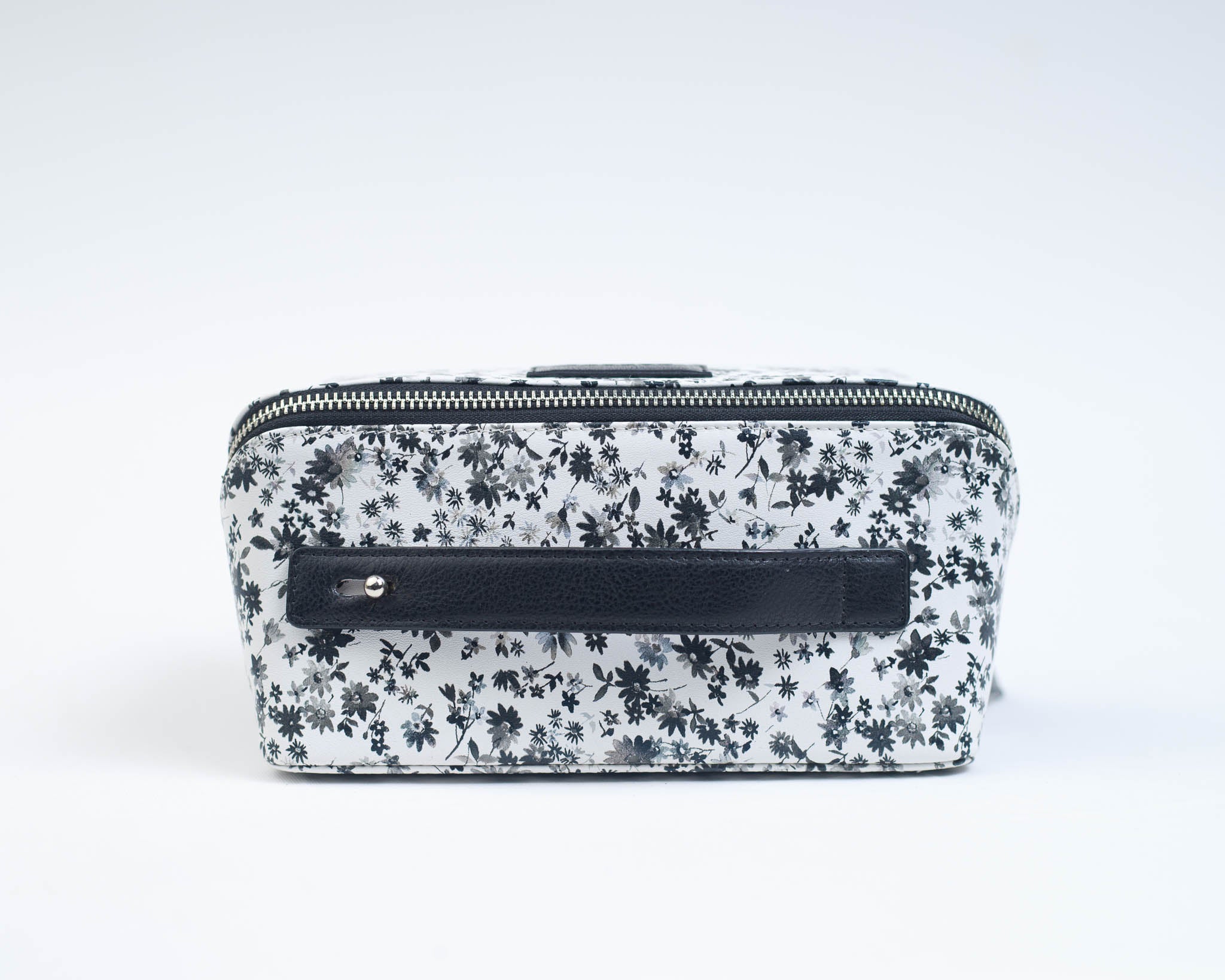 ZYRA - BLACK & WHITE