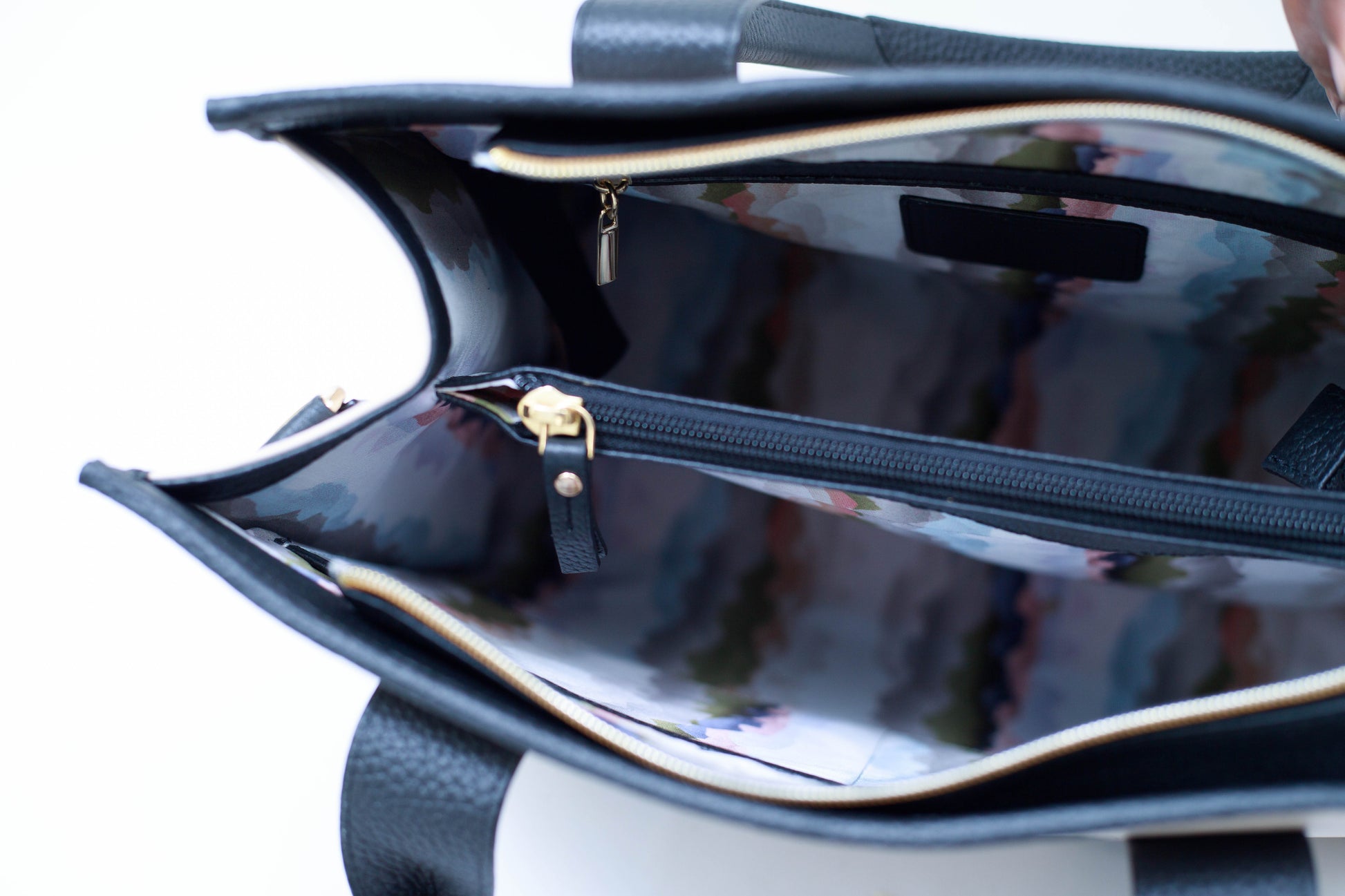 ELARA TOTE - SNOW RABBIT